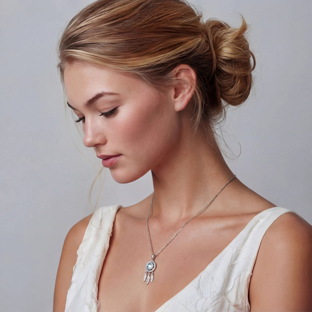 Sélène Moissanite Necklace