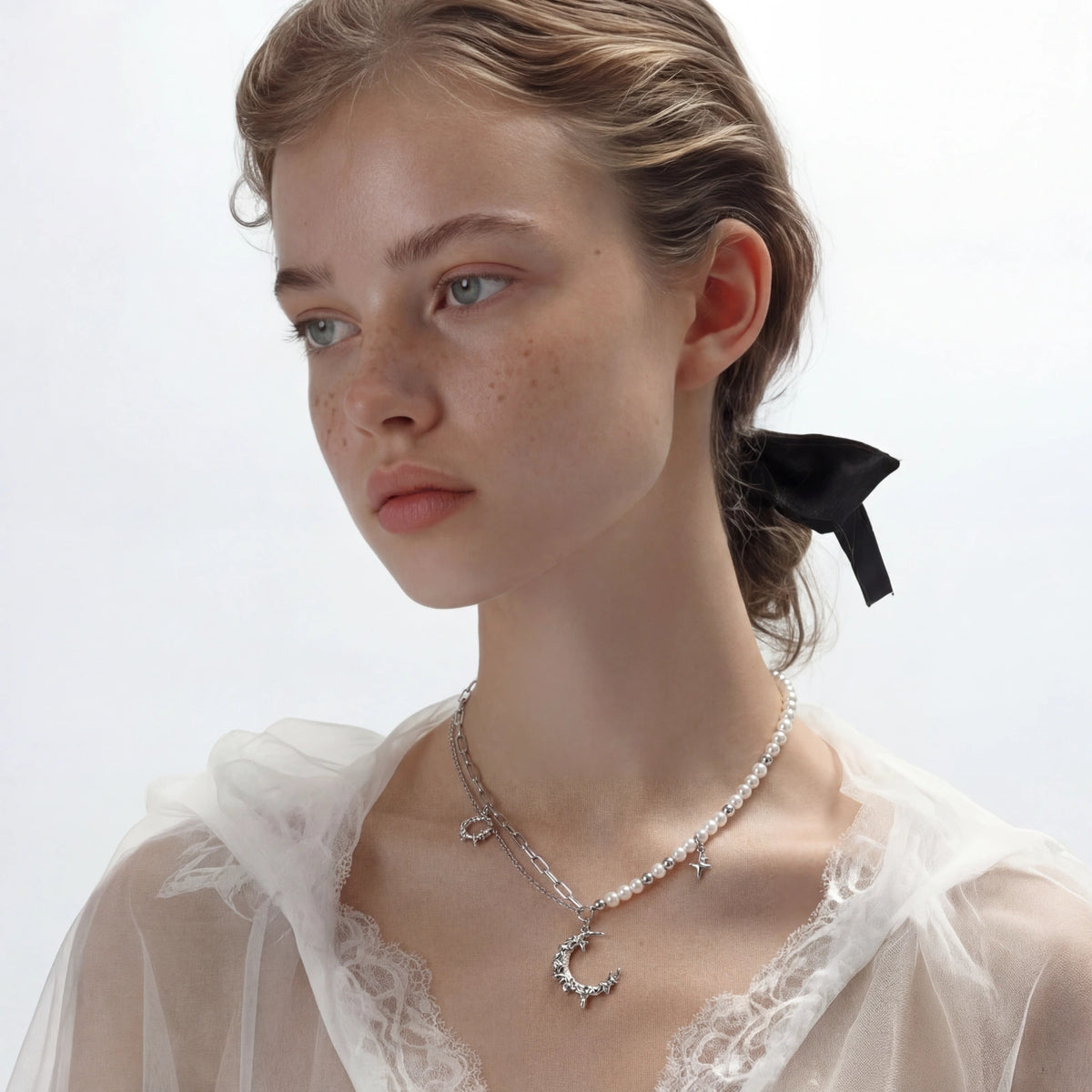 Luna Pearl Necklace
